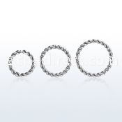 selw16 steel seamless ring w a twisted wire design 