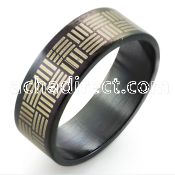 srb62 black stainless steel ring with thatched lines pattern