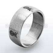 sr18 plain band stainless steel ring with skull engraving